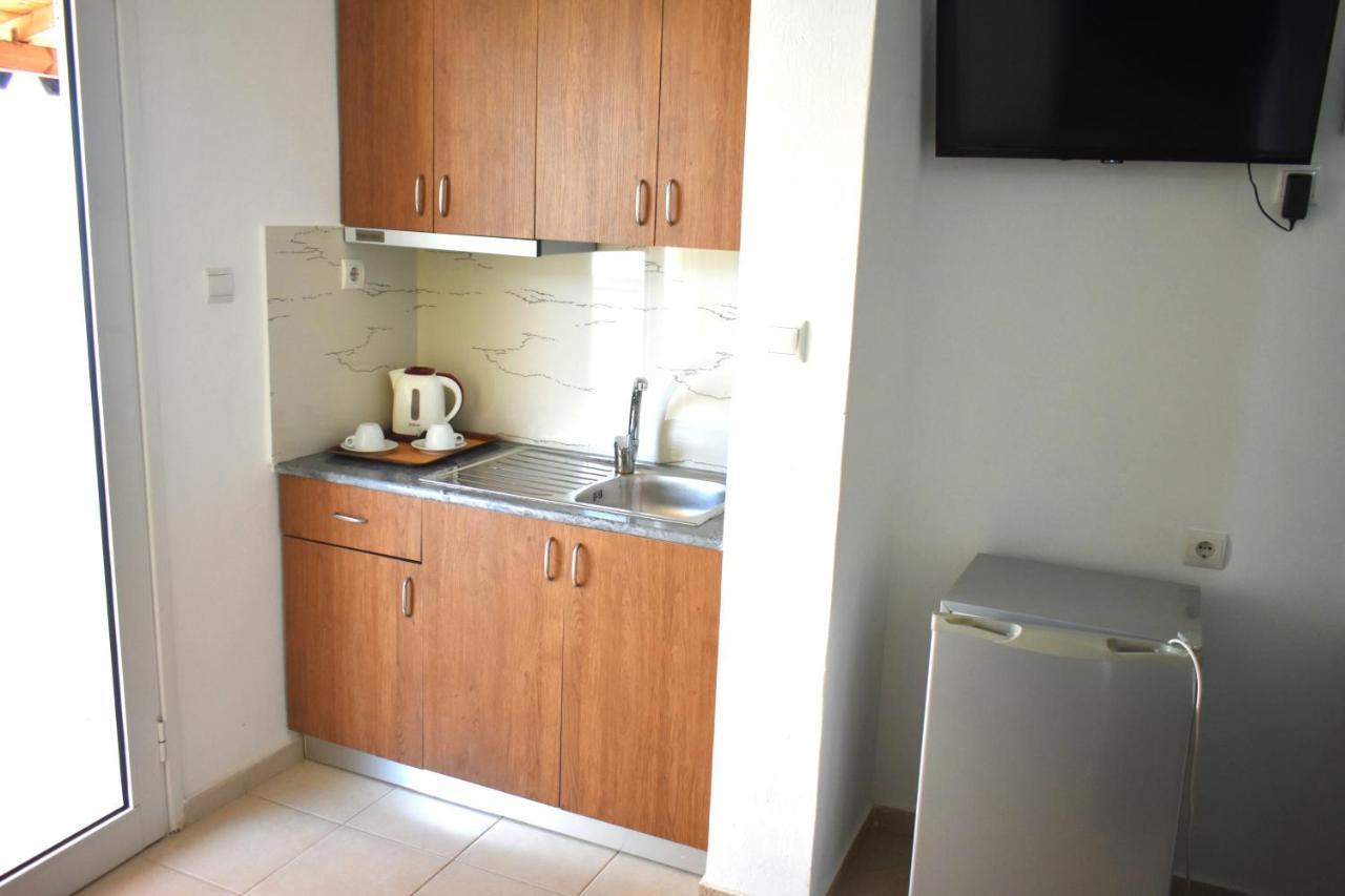 Ionio Rooms Himare Buitenkant foto