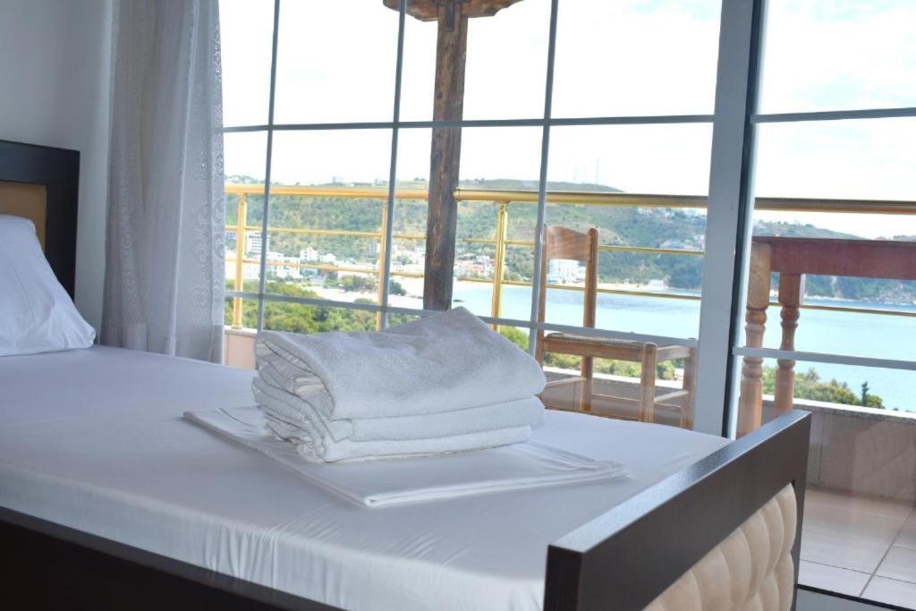 Ionio Rooms Himare Buitenkant foto
